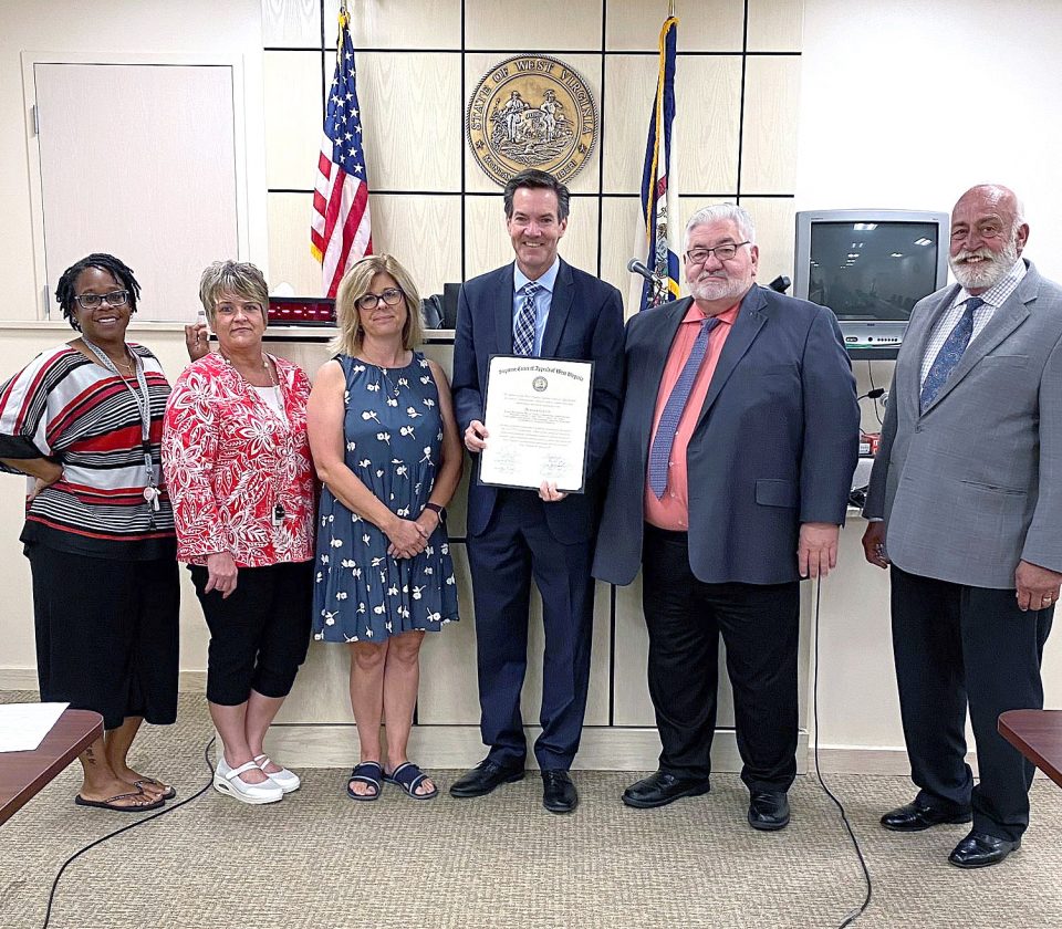 Justice Evan Jenkins visits Hancock County News, Sports, Jobs The